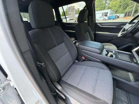 Used 2025 GMC Acadia Elevation AWD/4WD image 20