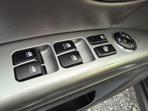 Used 2011 Hyundai Santa Fe Limited w/ Navigation Pkg 4 image 19