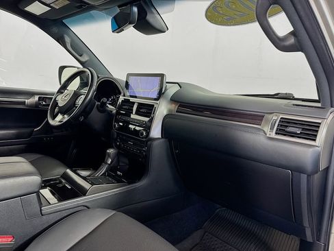Used 2022 Lexus GX 460 w/ Accessory Package image 28