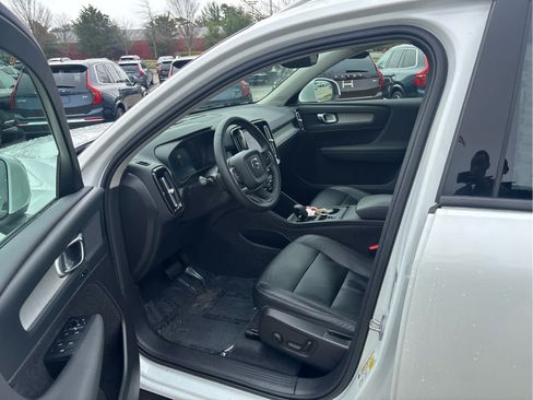 Used 2023 Volvo XC40 B5 Core w/ Convenience Package AWD/4WD image 12