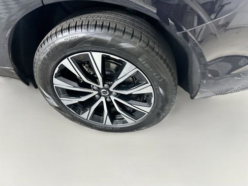 Used 2025 Volvo XC60 B5 Plus image 11