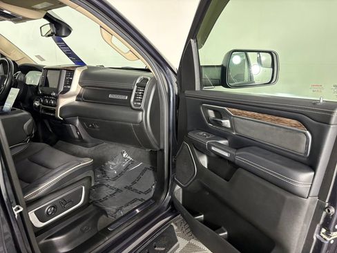 Used 2019 RAM 1500 Laramie AWD/4WD image 34