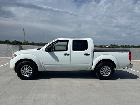 Used 2016 Nissan Frontier SV RWD image 6