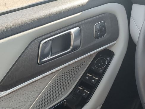 Used 2025 Ford Explorer Platinum w/ Ultimate Package image 14