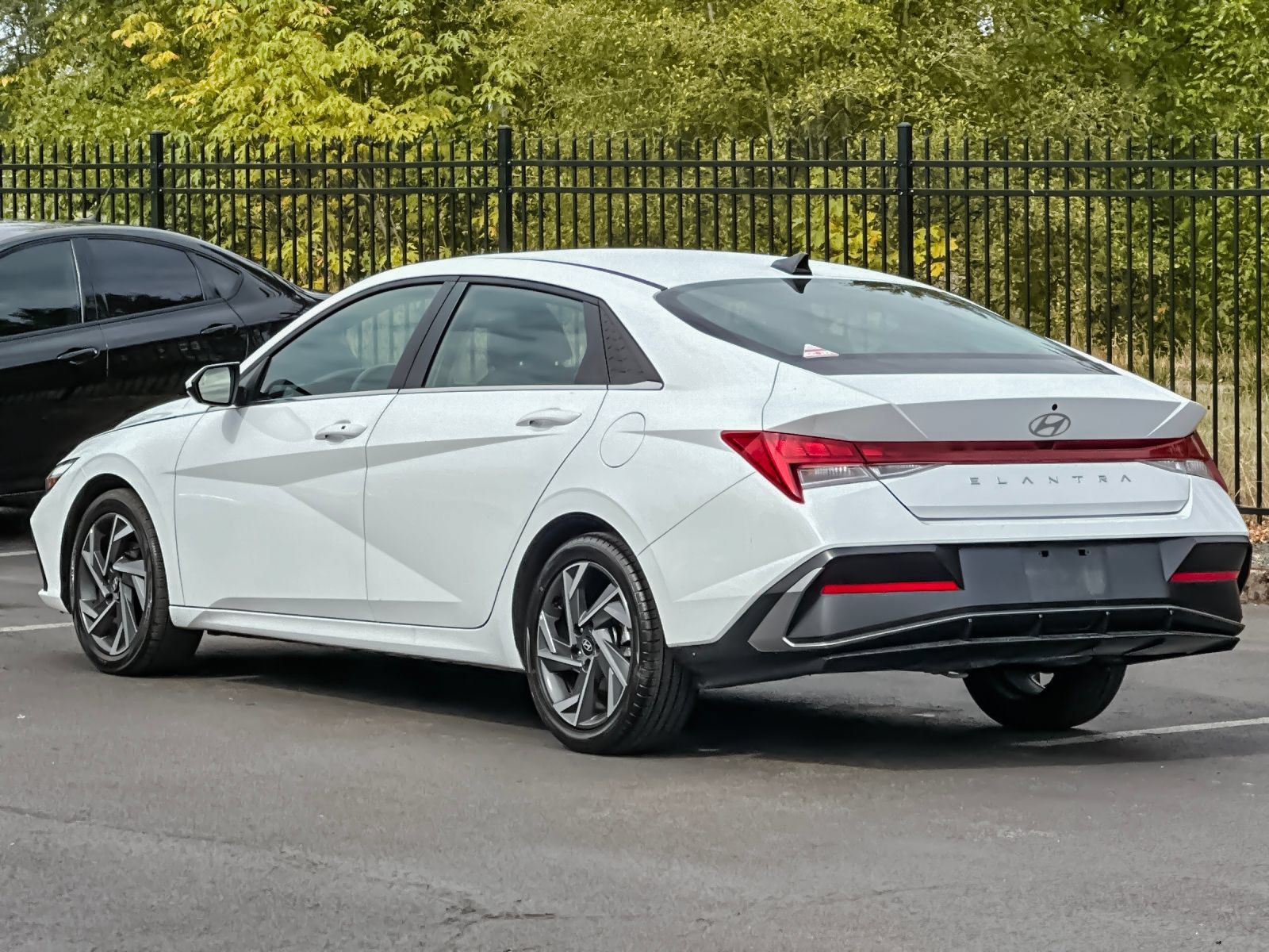 Used 2025 Hyundai Elantra SEL FWD image 5