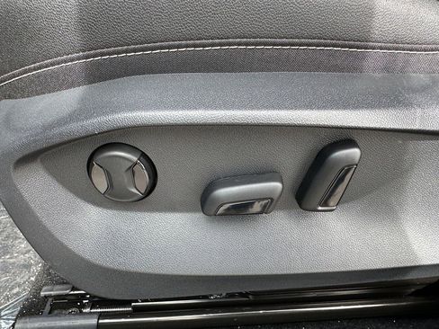 New 2025 Volkswagen Taos SEL AWD/4WD image 17