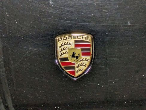 Used 2022 Porsche Macan w/ Premium Package Plus image 9