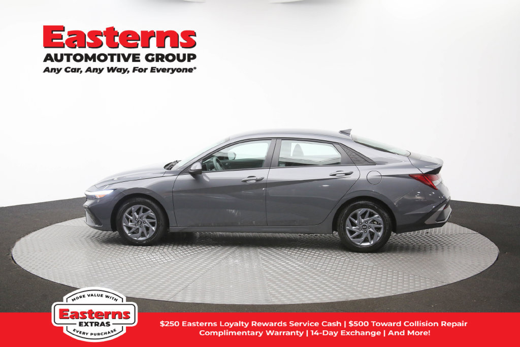Used 2025 Hyundai Elantra Hybrid FWD image 60