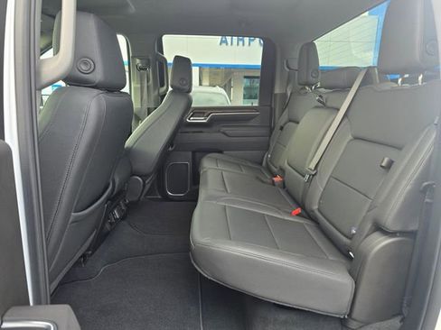 Used 2025 GMC Sierra 2500 SLT image 12