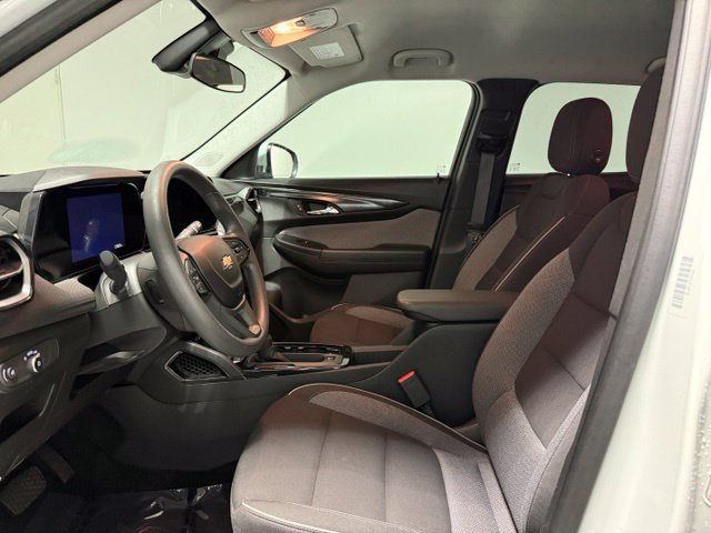 Used 2025 Chevrolet TrailBlazer LT AWD/4WD image 13