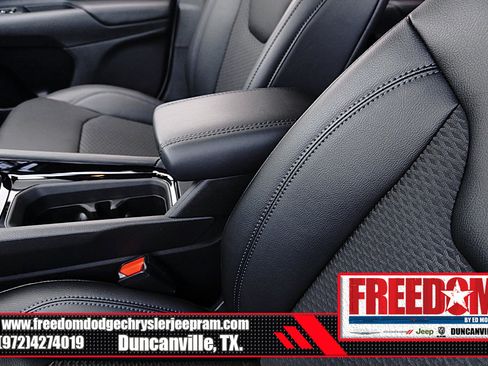 New 2026 Jeep Compass Latitude image 36