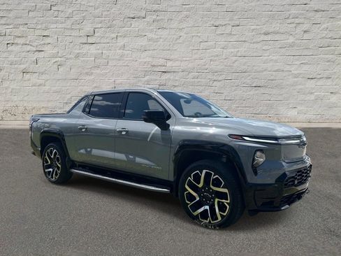 Used 2025 Chevrolet Silverado EV RST image 7