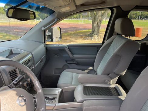 Used 2005 Nissan Titan SE image 38
