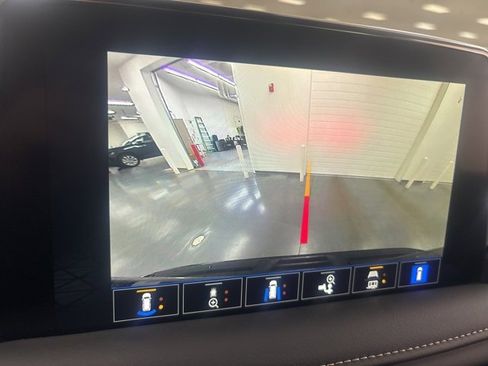 Used 2024 GMC Yukon XL SLT w/ SLT Luxury Package image 24