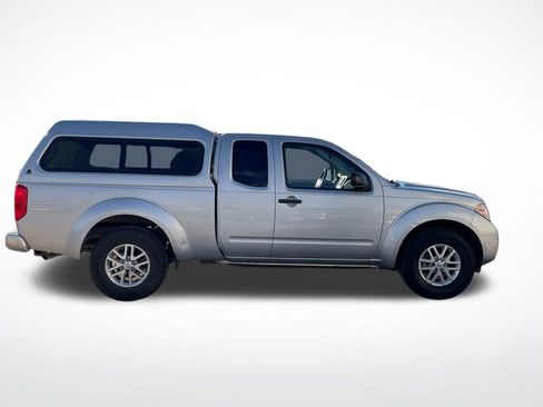 Used 2017 Nissan Frontier SV image 6