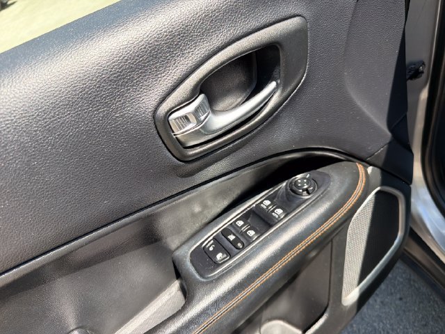 Used 2018 Jeep Compass Limited w/ Navigation Group AWD/4WD image 13