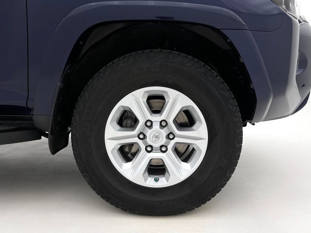 Used 2021 Toyota 4Runner SR5 AWD/4WD image 30