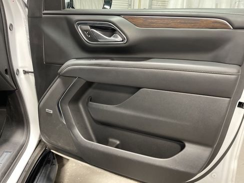 Used 2024 Chevrolet Suburban Premier image 12