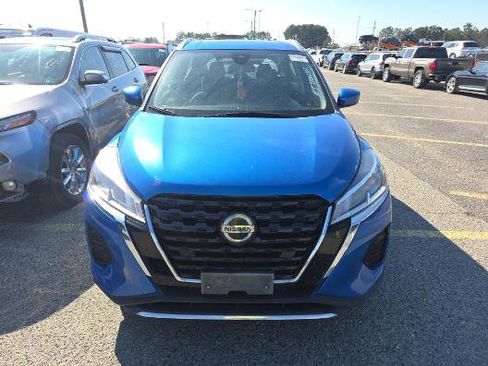 Used 2021 Nissan Kicks SV image 2