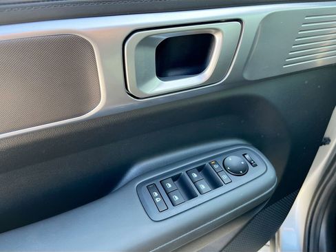 Used 2025 Hyundai Santa Fe XRT image 12