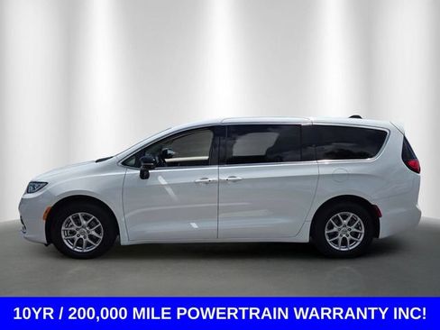 Used 2024 Chrysler Pacifica Touring-L FWD image 2