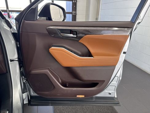 Certified 2021 Toyota Highlander Platinum image 59