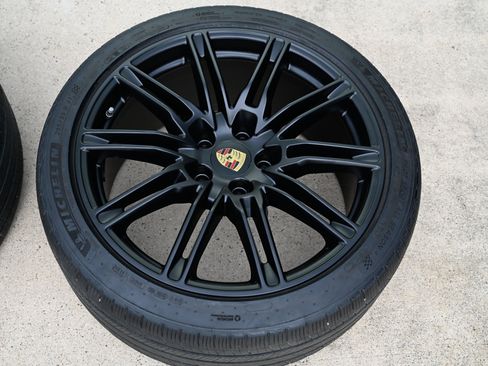 Used 2016 Porsche Cayenne Turbo S AWD/4WD image 69