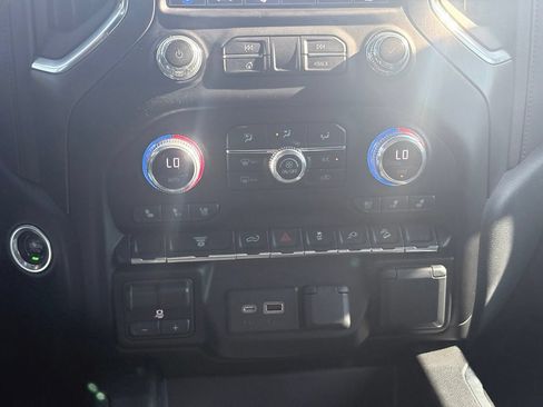 Used 2022 GMC Sierra 2500 AT4 w/ Gooseneck/5TH Wheel Package AWD/4WD image 11