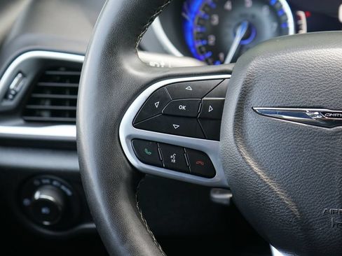 Used 2025 Chrysler Pacifica Select FWD image 16