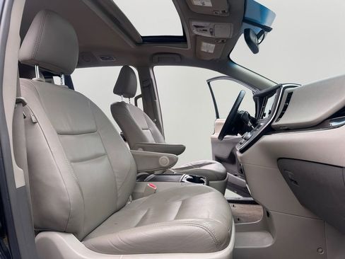 Used 2017 Toyota Sienna XLE w/ XLE Navigation Package image 25