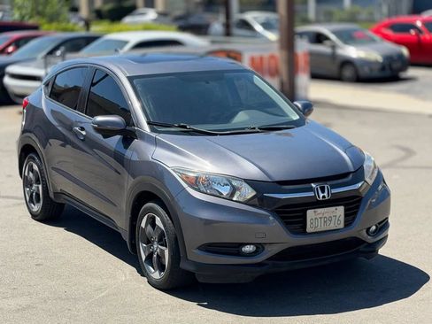 Used 2018 Honda HR-V EX image 2