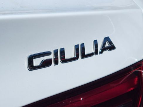 Used 2022 Alfa Romeo Giulia Veloce RWD image 22