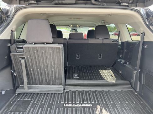 Used 2021 Toyota Highlander L AWD/4WD image 8