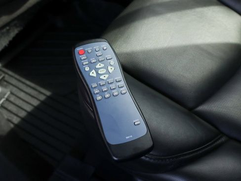 Used 2019 Cadillac Escalade Platinum image 46