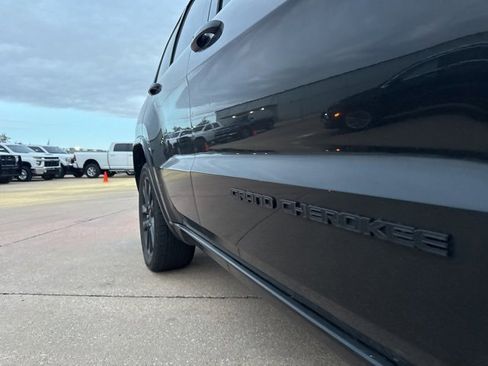 Used 2020 Jeep Grand Cherokee Altitude image 8