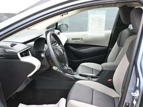 Used 2025 Toyota Corolla LE FWD image 19