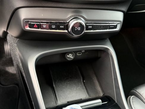 Certified 2023 Volvo XC40 B5 Plus w/ Driver Assist Package AWD/4WD image 36