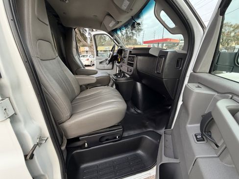 Used 2019 Chevrolet Express 2500 w/ Driver Convenience Package image 17