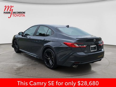 Used 2025 Toyota Camry SE FWD image 14