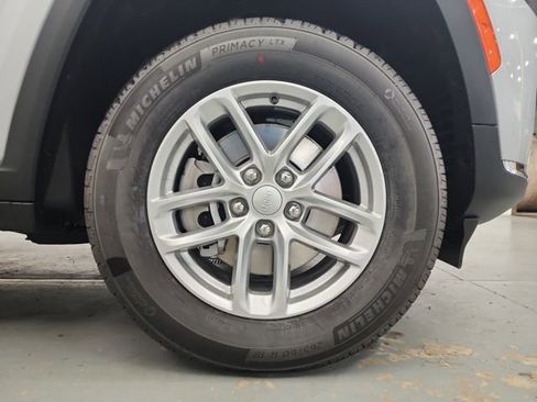 New 2025 Jeep Grand Cherokee L Laredo w/ Luxury Tech Group I image 43