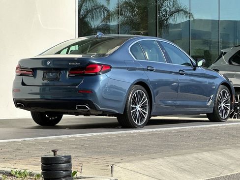 Used 2023 BMW 530e w/ Premium Package RWD image 3