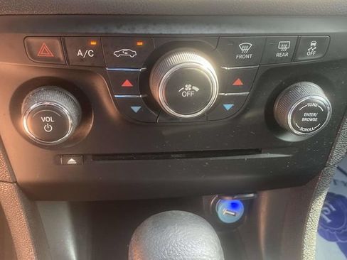 Used 2013 Dodge Charger SE RWD image 17