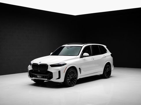 Used 2025 BMW X5 sDrive40i w/ M Sport Package RWD image 4