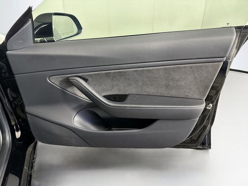 Used 2018 Tesla Model 3 Long Range RWD image 29