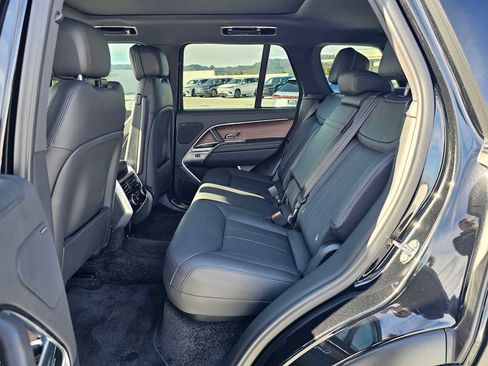 Used 2025 Land Rover Range Rover SE AWD/4WD image 16