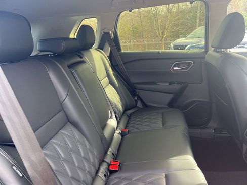 New 2026 Nissan Rogue Platinum image 17