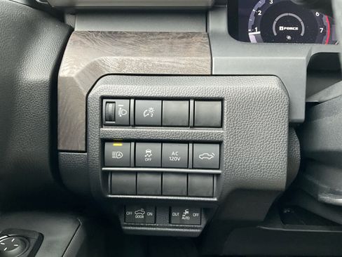 Used 2025 Toyota Tacoma Limited image 26