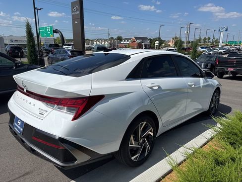 New 2025 Hyundai Elantra Limited image 4