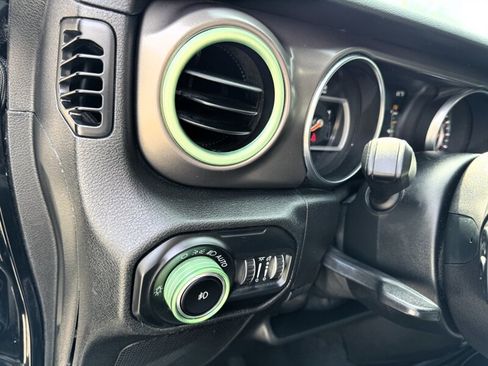 Used 2020 Jeep Wrangler Unlimited Sport image 33