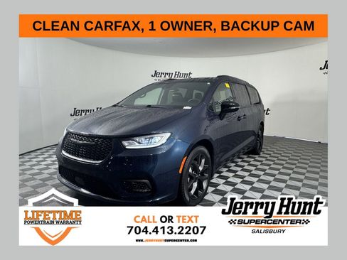 Used 2025 Chrysler Pacifica Limited image 1